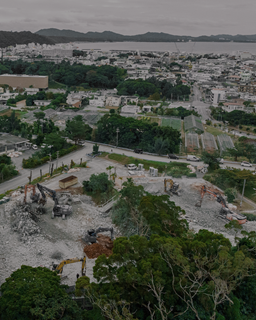 沖縄の未来のために、アスベストと建物の問題をワンストップで解決する